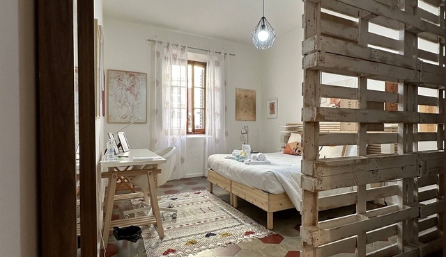 Bright cozy apartment in the CITY CENTER of the city heart of the Renaissance