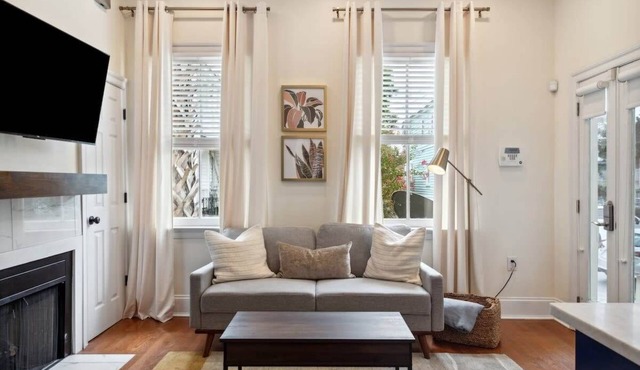 Bright & Fun 1 Bedroom Monthly Rental