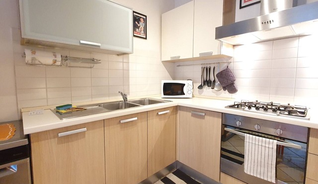 Bright two-room apartment with garage and lift between the station and the cente