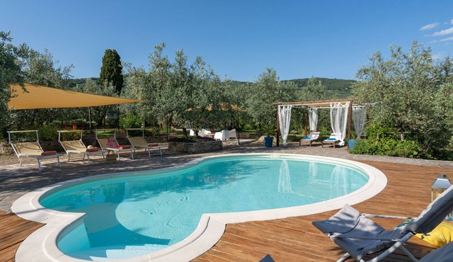 Buca delle Fate 8, Emma Villas