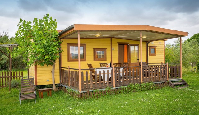 Bungalow 'Stella 2' with Shared Pool, Private Terrace and Air Conditioning
