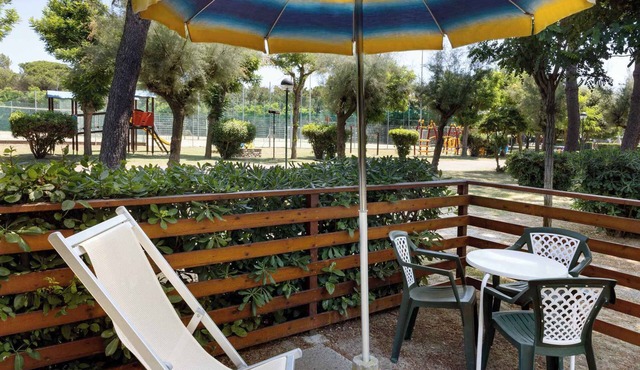 Bungalow with air conditioning, internet, garden and pool