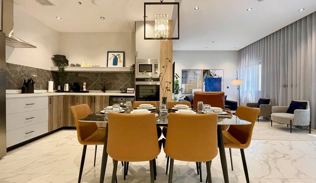 C Living - Premium 3 Bedroom with Large Windows