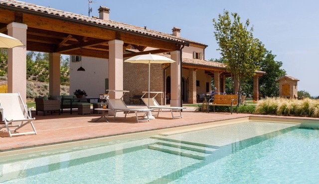 Ca' Pellicciano 8, Emma Villas