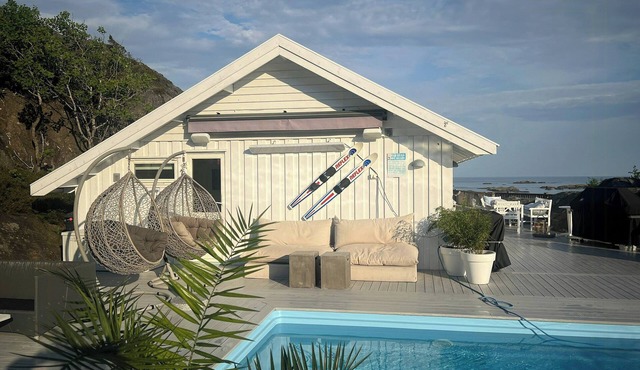 Cabin with fjord view and pool