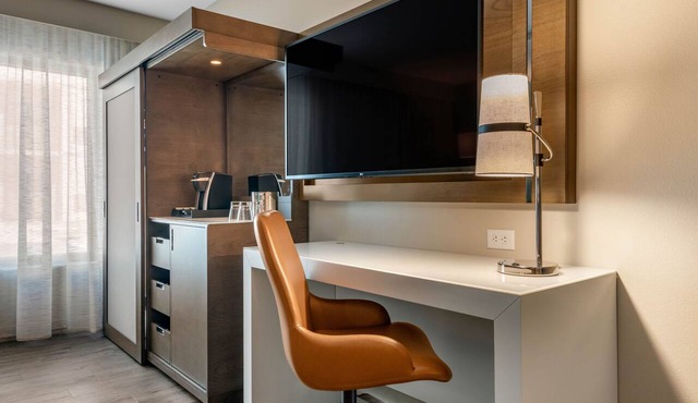 Cambria Hotel Washington D.C. Navy Yard Riverfront