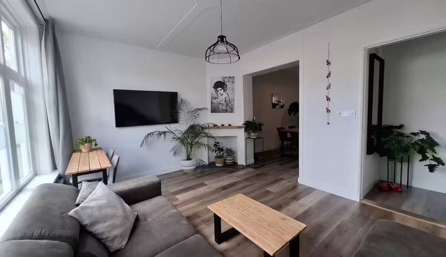 Canal apartment + garden + BBQ ~ 10mins walk to center