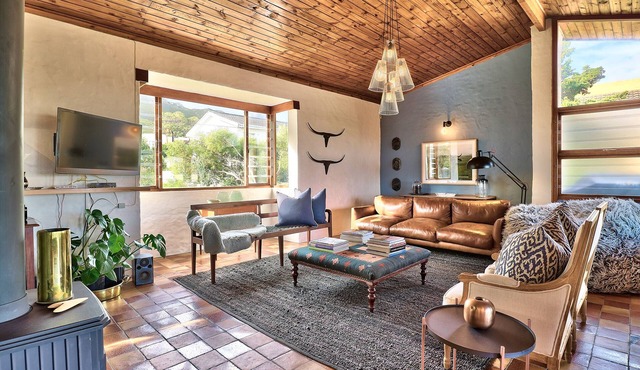 Cape Chestnut Villa; a trendy friends- and family getaway. Voëlklip.