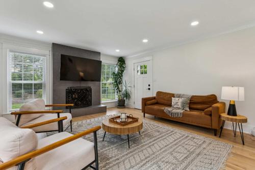Cape Cod Pet-friendly Home