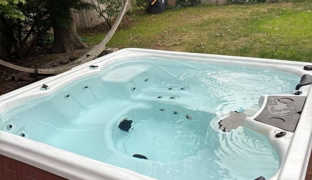 Cape Escape: Relax, HotTub, Deck & Beaches Nearby
