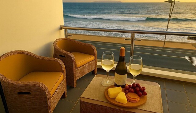 Cape Town Strand - Beachfront Apartment - Ideal for Couples & Singles