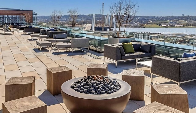 Capitol City Getaway! On-Site Restaurant, Rooftop Lounge, Near Audi Field