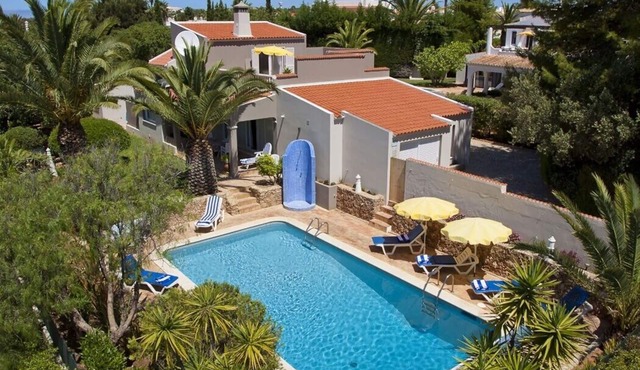 Caribbean feeling on picturesque rocky Algarve, maid service, heated pool, roof terrace