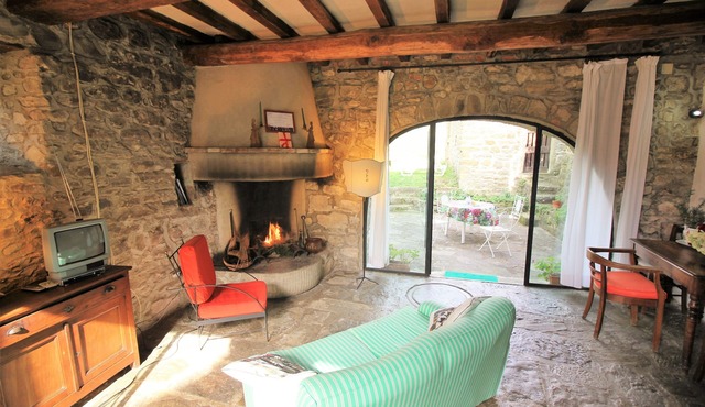 Casa Arco: Charming Cottage With Shared Pool And Valley Views near Florence