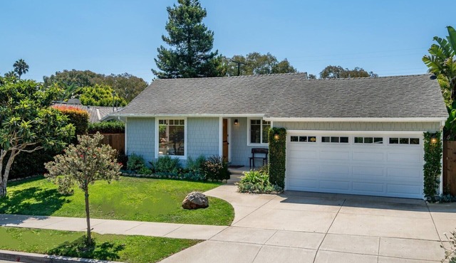 Casa Azul - Coastal Charm in Shoreline Mesa Neighborhood
