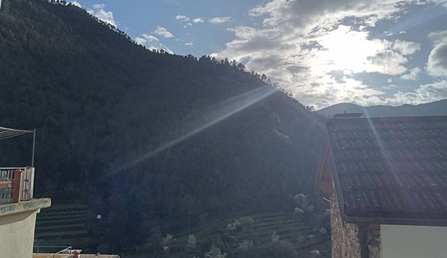 CASA BLU - panoramic medieval apartment in the heart of Pigna