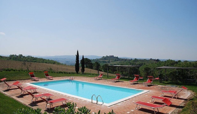 Casa Cassiodoro A: A characteristic age-old farm house surrounded by vineyards and olive groves, with Free WI-FI.