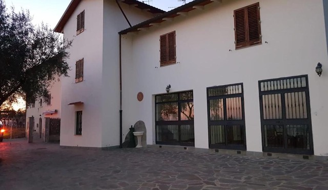 Casa con piscina camino e biliardo