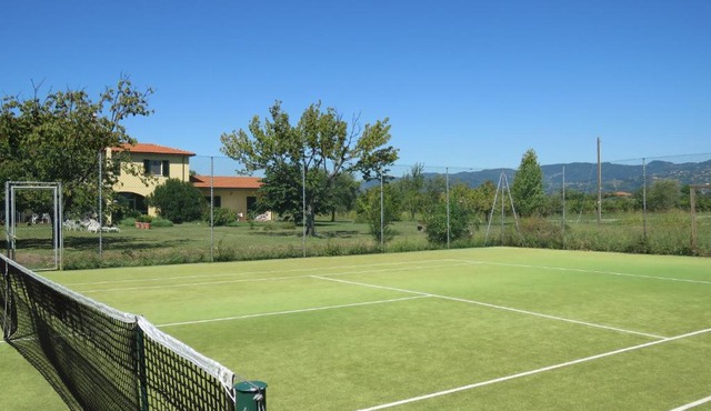 Casa con piscina campo da tennis vicino al mare e alle Cinque Terre
