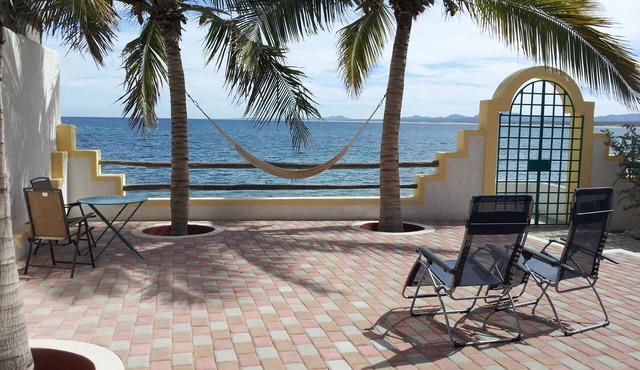 Casa del Sol: Location Location! Beachfront/Walking Distance to Everything!
