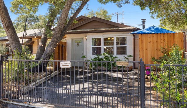 Casa Esquina: Cozy Studio in the Ojai Valley's “Mo Town”