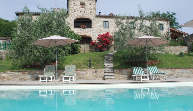Casa Fantone. Villa with private pool and large fenced park for absolute privacy