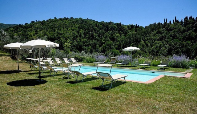 Casa Leggiadra C: A characteristic apartment that is part of an ancient country house.