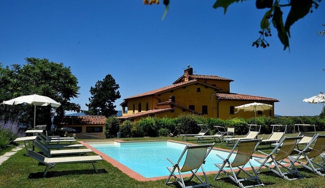Casa Leggiadra D: A characteristic apartment that is part of an ancient country house.