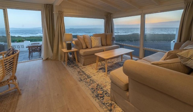 CASA MARIA - BEACHFRONT COTTAGE ON THE SAND