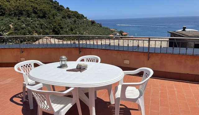 Casa Maria: terrace with a panoramic view, parking, available starting August 29