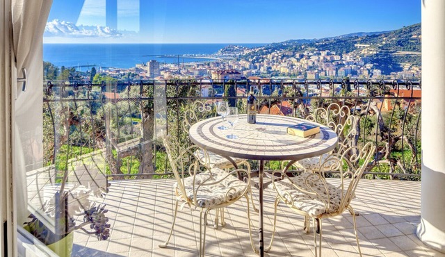 Casa Matilde - Panoramic apartment for 4 people in Imperia, terrace and sea-view