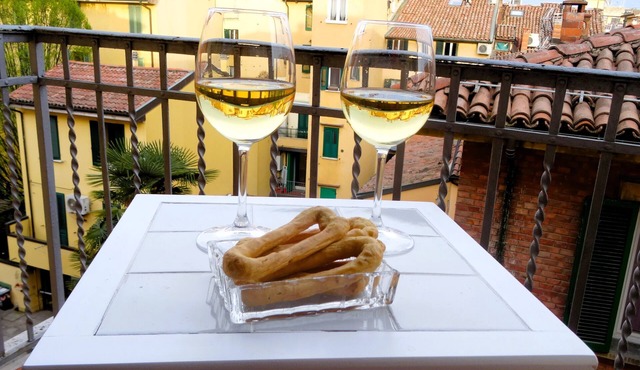 Casa nel Paradiso, apartment with balcony-historic center/Pratello