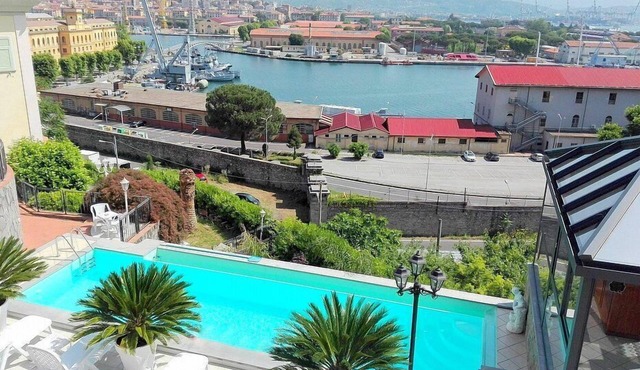 Casa Nuria C: A modern and graceful studio apartment which faces the sun and the sea, with Free WI-FI.