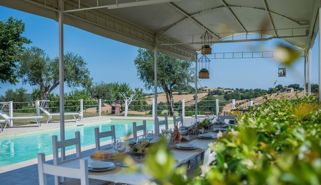 Casa Rossa - Private villa, 7 bedrooms, pool, wifi, pets, beach 6 km, Marche