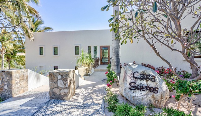 Casa Sueños: Oceanfront luxurious 5 beds 4 bathrooms villa