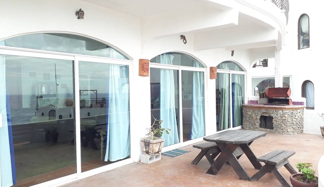 Casa Vista Mar (Pool, Jacuzzi, sandy beach, fire pit and BBQ)