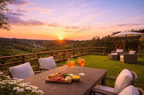 Casale il Petruccaio - Jacuzzi e Vista Panoramica sulle Colline Toscane