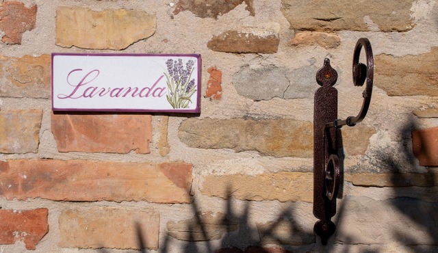 Casale Lilla, surrounded by nature, 2 family-friendly apartments, pets allowed