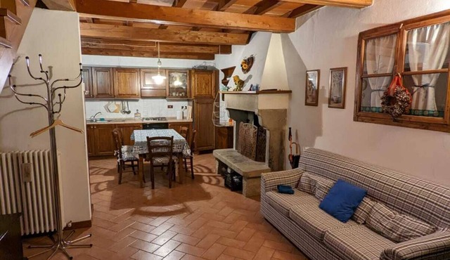 CasaMerli Apartment on 2 levels in medieval hamlet Le case di Quota