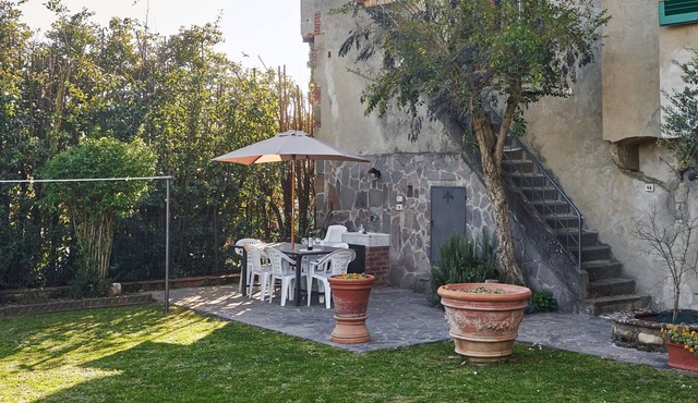 CASASTAGI portion of farmhouse in the green of Tuscany
