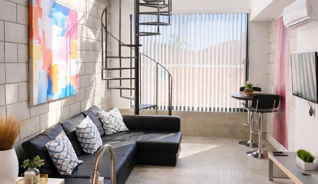 CasaViva Loft Modern 2BR Garage Parking, In-Unit W/D & ADA Access, walk to Eats