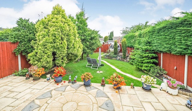 Central Location, Sleeps 7, 4 Bedrooms, Parking for 4+ cars, easy walk to town