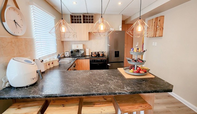 Central located on the Main rd, fully equiped apartment.