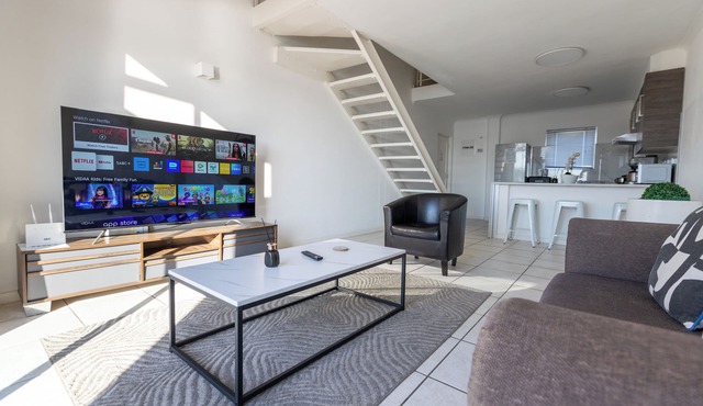 Century City Cape Town apartment - Mountain Views & Swimming Pools