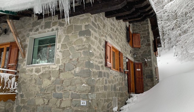 Chalet 'Baita Le Pozze' with Mountain View, Private Garden and Wi-Fi