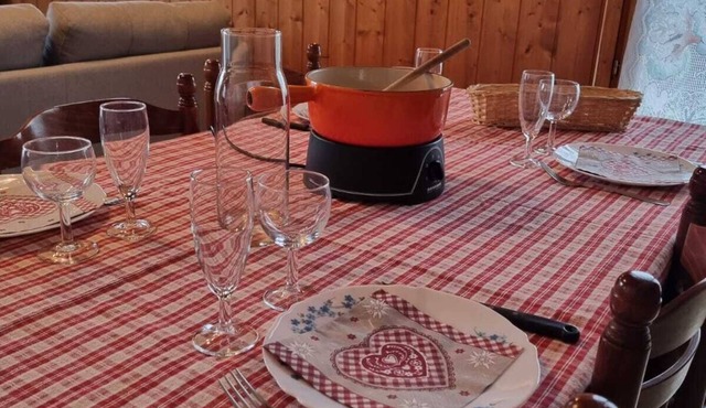 Chalet des Tuiles close to hiking trails (pets welcome!)