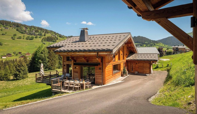 Chalet 1786 - Luxury stay for 11 with heated indoor pool - OVO Network
