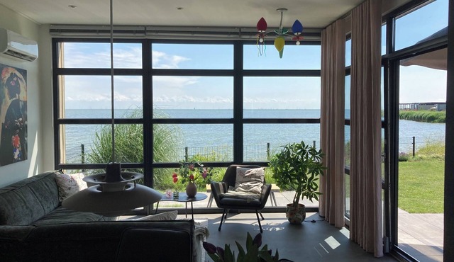 Chalet in first row by the sea with fence and fantastic view