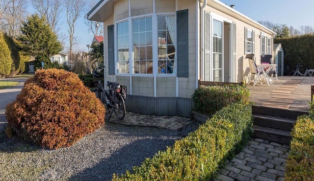 Chalet on a holiday park with two terraces