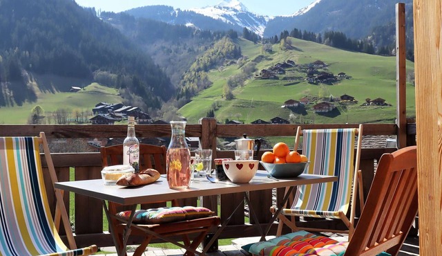 Chalet récent, calme, 8 pers, exposé sud avec terrasse ensoleillée à Arêches-Beaufort